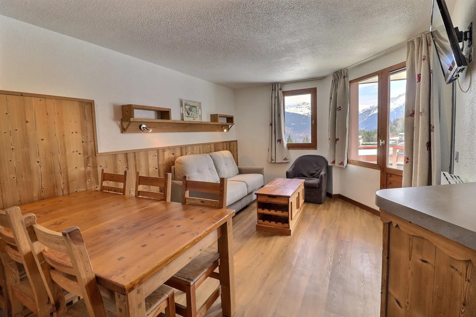LGB304 / 2 комнаты и альков / La Tania / Centre - La Tania